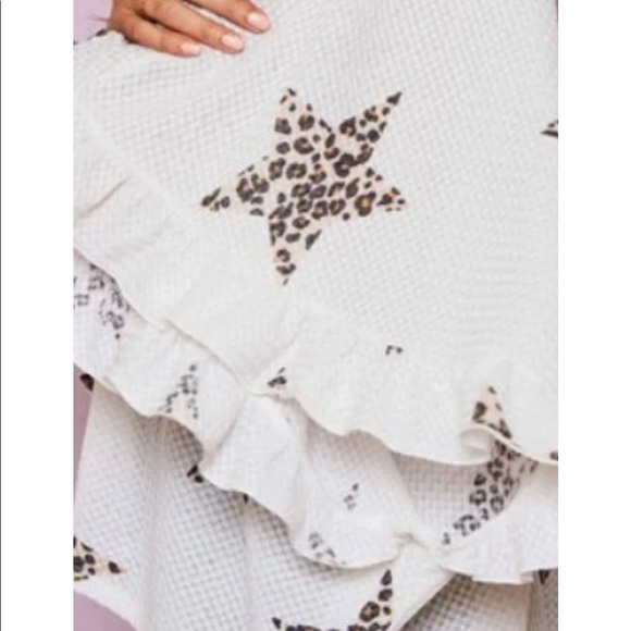 Fantastic Fawn Feelin’ Flirty Leopard Print Star Flowy Boho Top - Picture 4 of 5